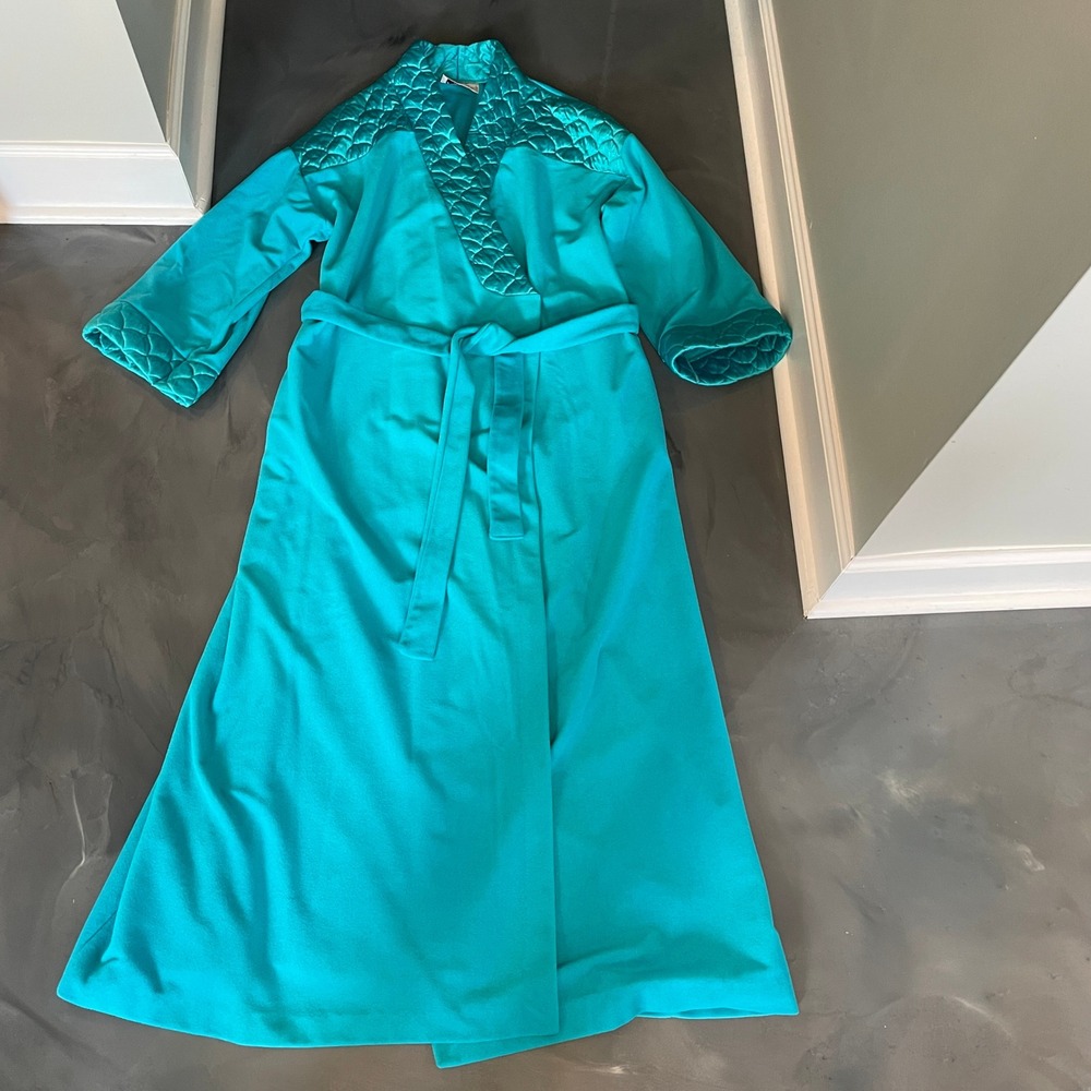 Vintage Vanity Fair Turquoise Velour Long Wrap Robe Quilted Satin Trim Large